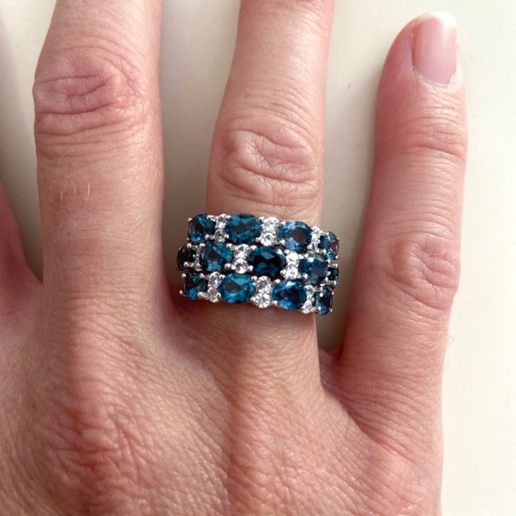 Stunning White and blue topaz sterling cluster ring. Brand new, never worn - Picture 7 of 9